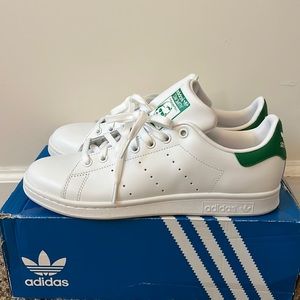 Stan Smith tennis shoes